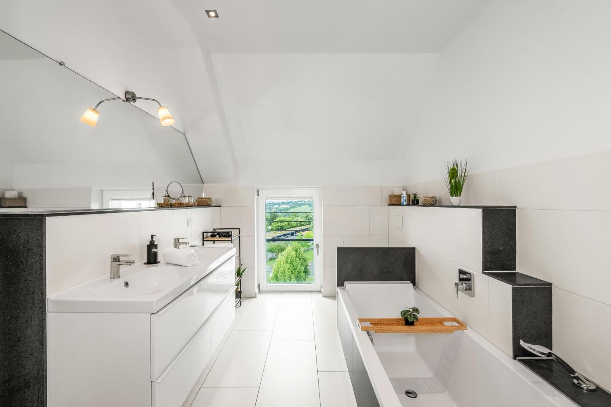 Ferienwohnung Dnd Design Loft I 170Qm I Parken I Balkon I Workstation I Netflix I Kaffee I Waschmaschine I Trockner I Xbox I Ausblick Würzburg Exterior foto