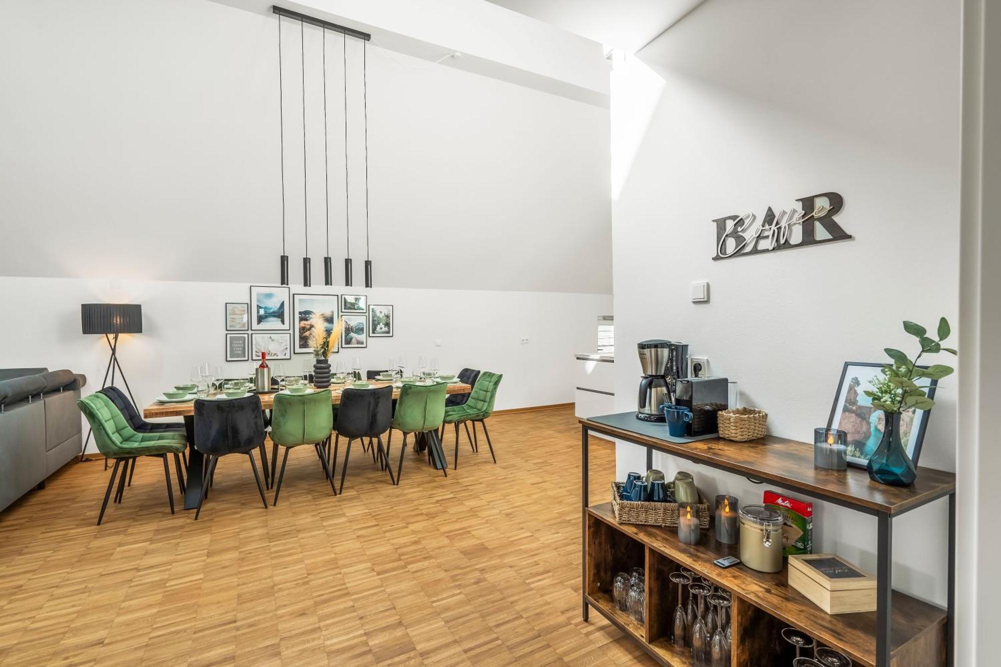 Ferienwohnung Dnd Design Loft I 170Qm I Parken I Balkon I Workstation I Netflix I Kaffee I Waschmaschine I Trockner I Xbox I Ausblick Würzburg Exterior foto
