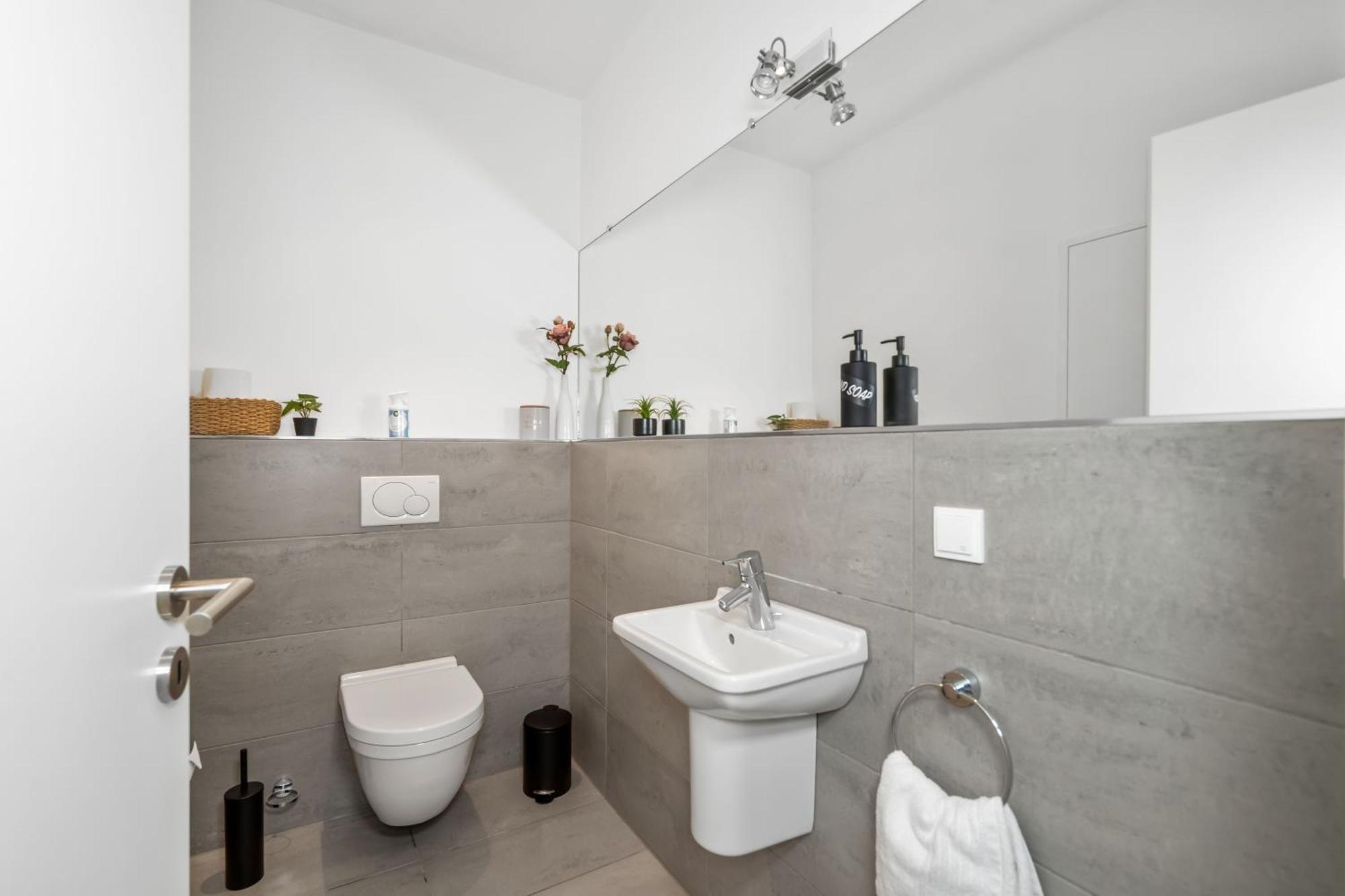 Ferienwohnung Dnd Design Loft I 170Qm I Parken I Balkon I Workstation I Netflix I Kaffee I Waschmaschine I Trockner I Xbox I Ausblick Würzburg Exterior foto
